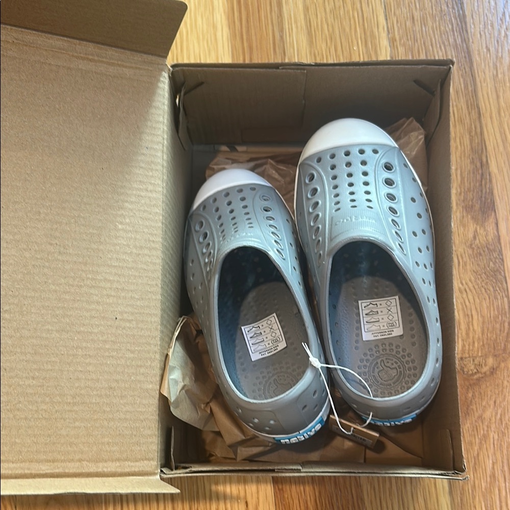 NWT size C10 Grey Jefferson Natives